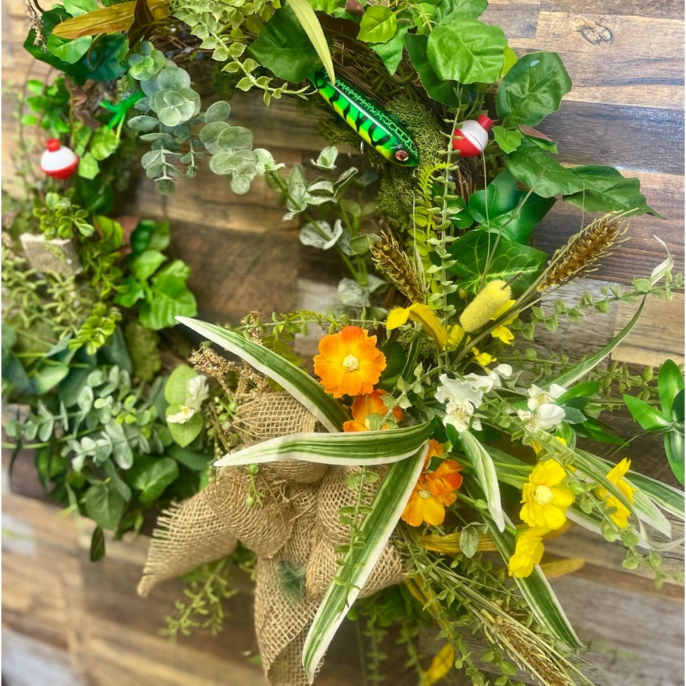 Grapevine/wire wreath